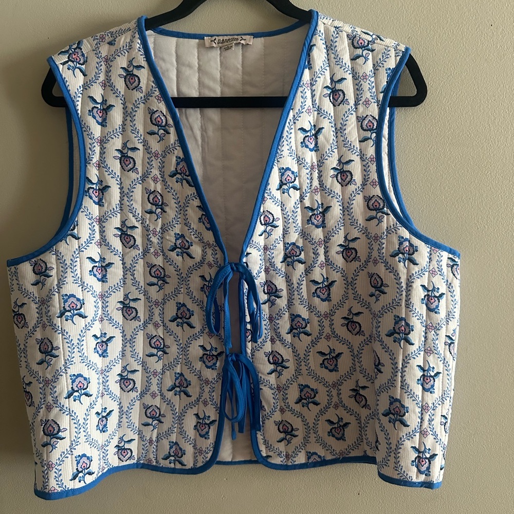 Nanette Lepore White Quilted Tank with Blue Floral Print Size L NWT